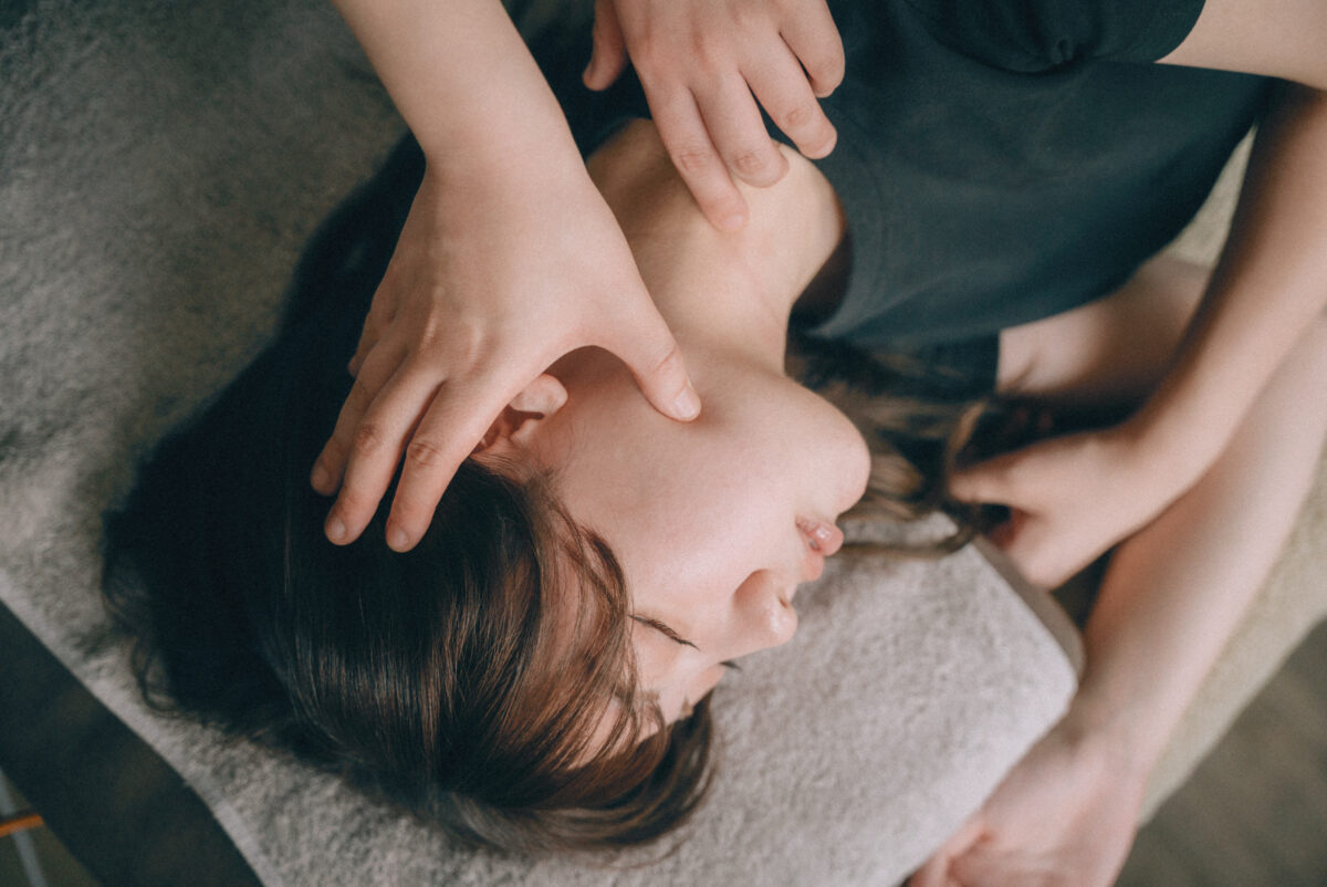 なぜ今、20~40代女性は栄で整体サロンを選び、美容と健康を手に入れているのか